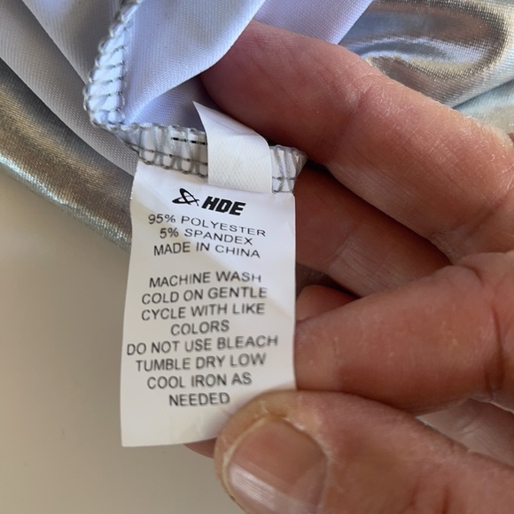 Silver metallic pants. Size XL - Picture 4 of 6